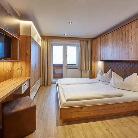 Am Mitteregghof Hotel *